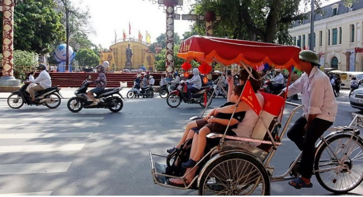 Di chuyển bằng xích lô truyền thống