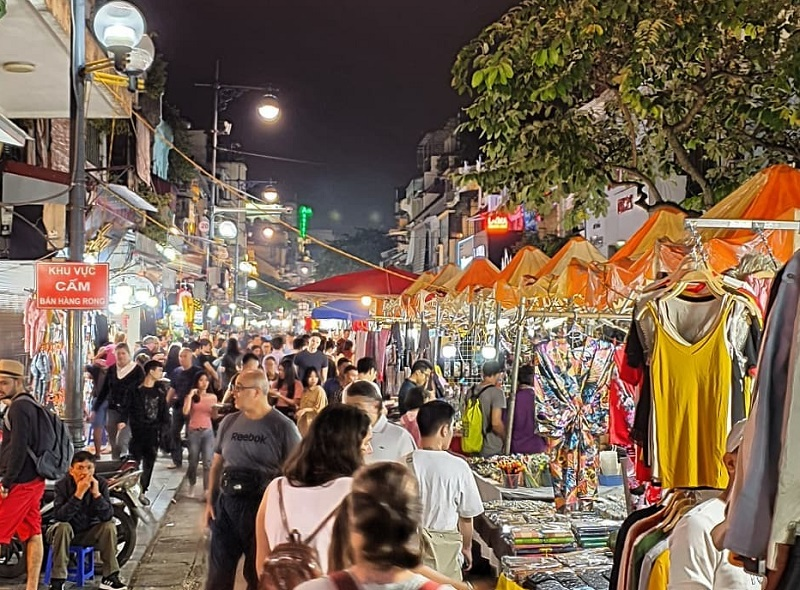 Mua sắm và trải nghiệm mặc cả thú vị