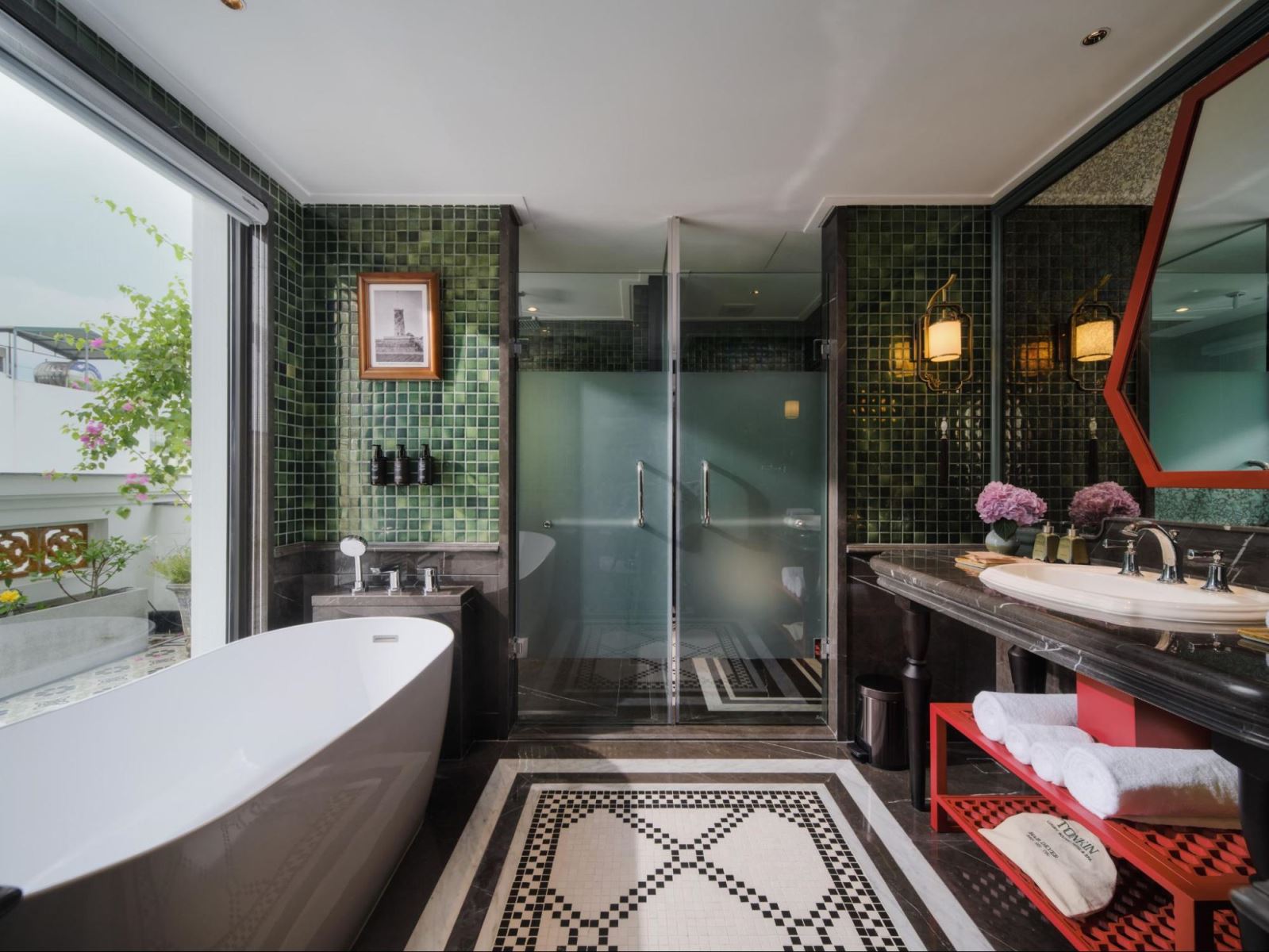 Nên lựa chọn lưu trú ở đâu khi đến tham quan Hồ Gươm?