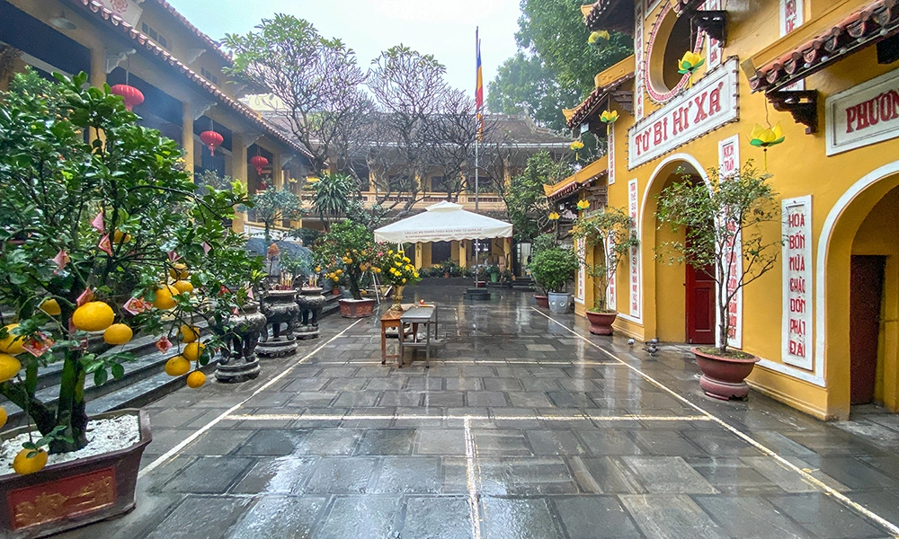 The grand main hall of Quan Su Pagoda