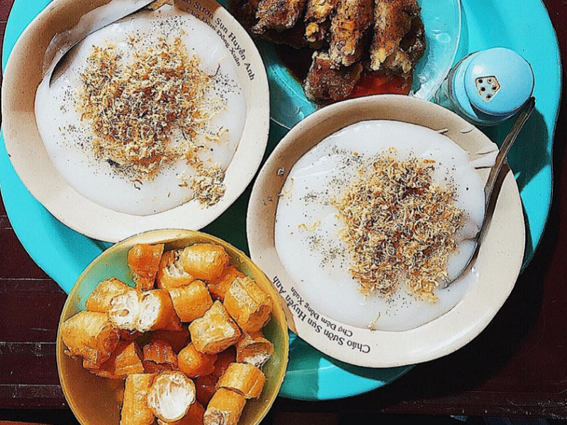 Cho Dong Xuan market street food