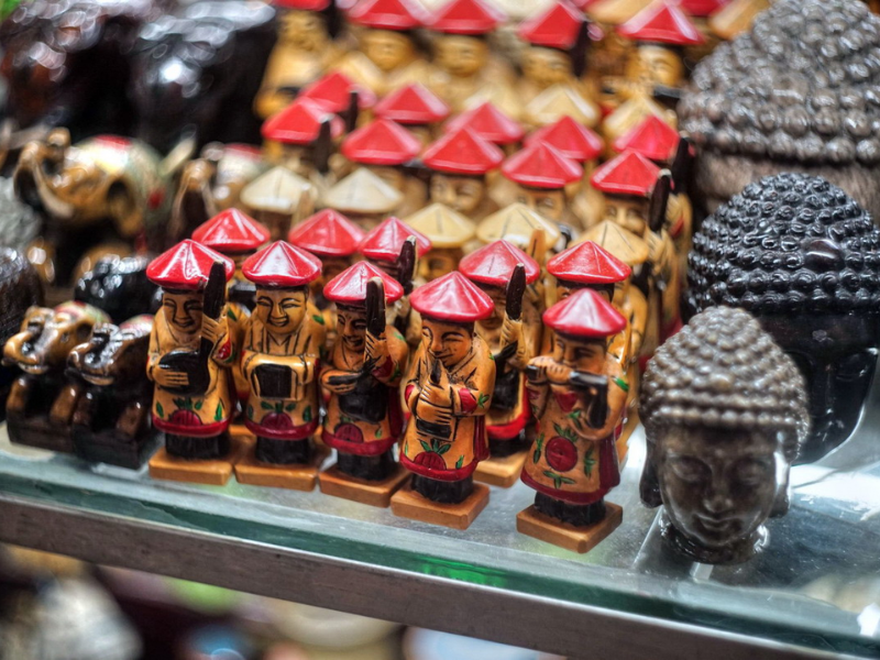 Souvenirs in Dong Xuan market