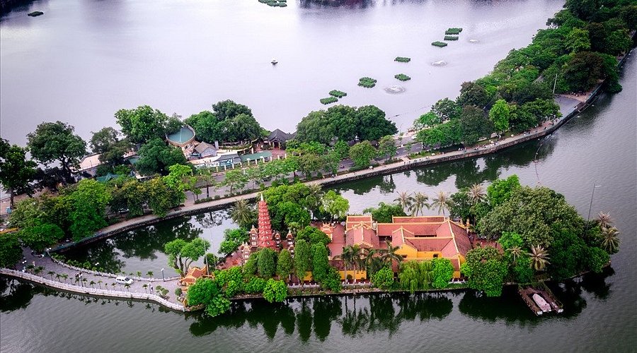 historic of hanoi west lake