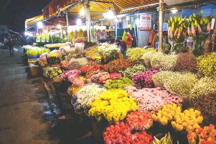 quang ba flower market