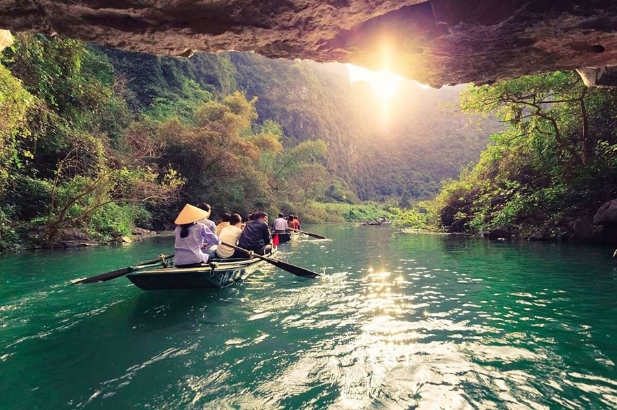 Trip to Ninh Binh: Trang An - Hoa Lu - Mua Cave
